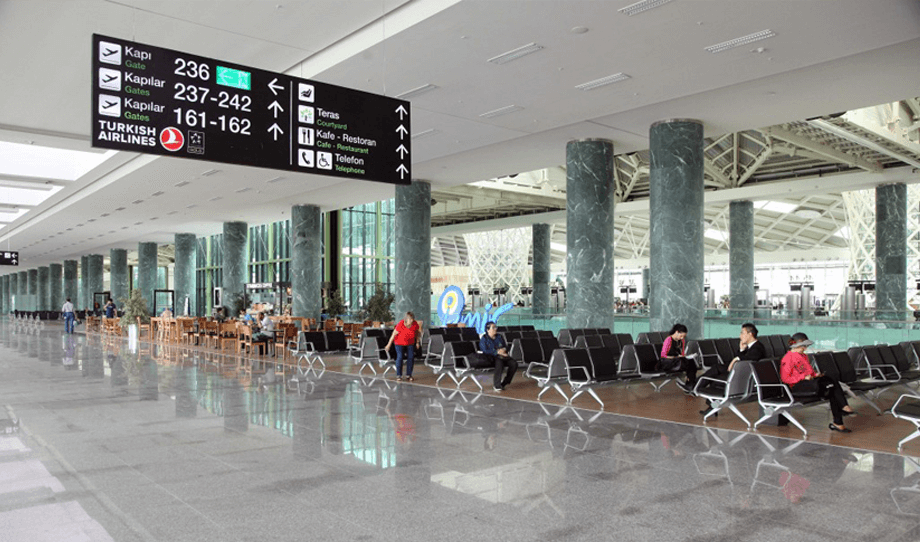 Internationale Autovermietung am Flughafen Izmir Adnan Menderes